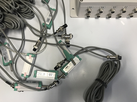 ������Ӟ�ͬ����W(xu��)�ṩ��ͨ��λ�Ʋɼ�ϵ�y(t��ng)